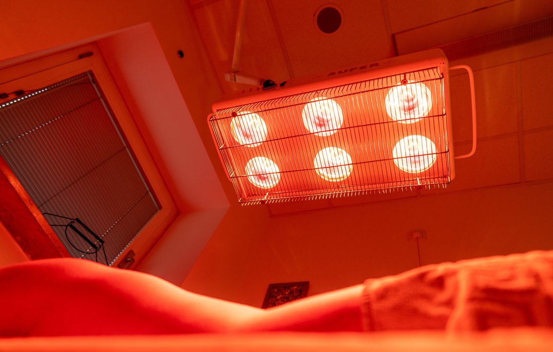 Rotlichtlampe in Physiotherapie