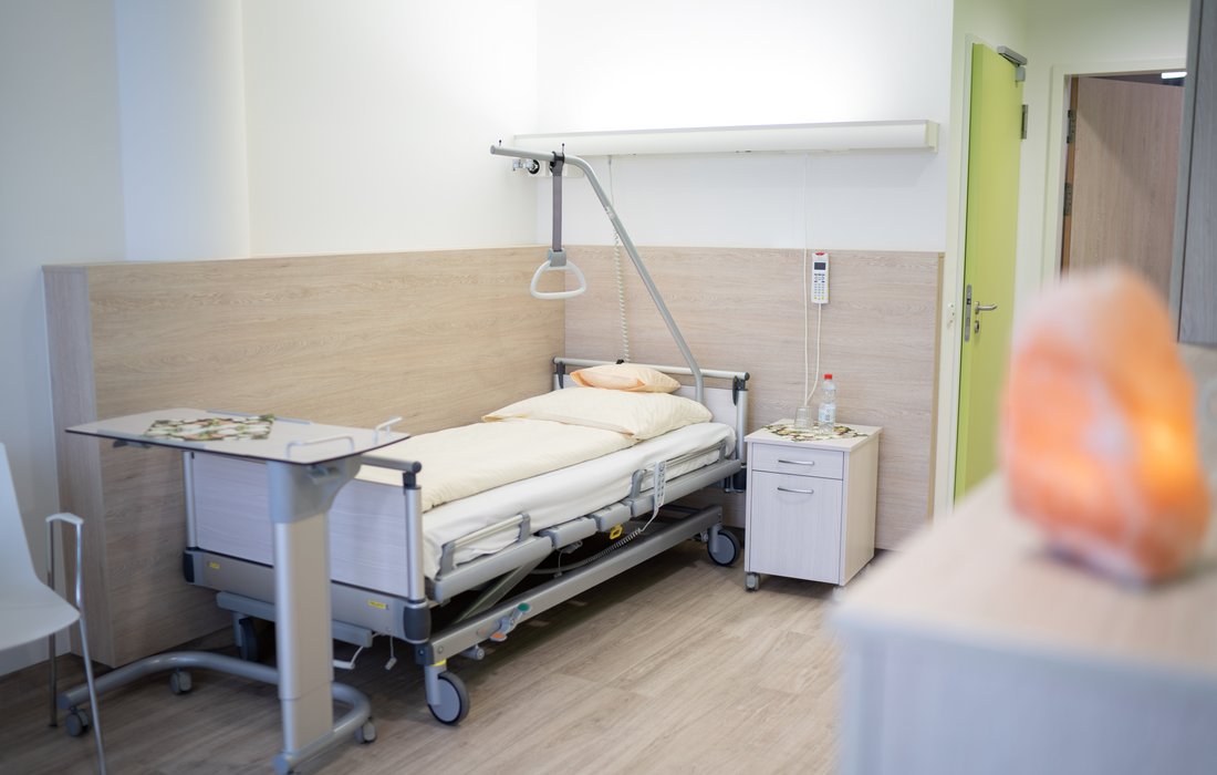 Zimmerausstattung in Palliativstation 