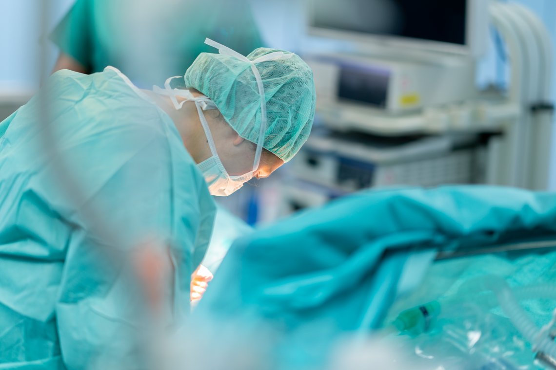 Operateurin während der Arbeit